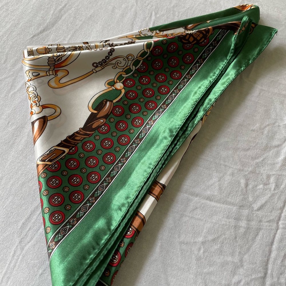 Square Scarf. - Picture 6 of 6